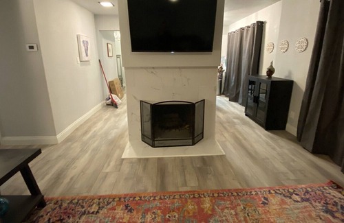 Carmichael House | Luxury 3 Bd 3 Ba House All New Interior Pets Welcome Free Parking