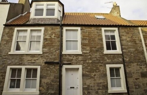 Anstruther House | Luxury 3 bed/3 bathroom house near St Andrews. Ideal for Golf, Sea and Walks
