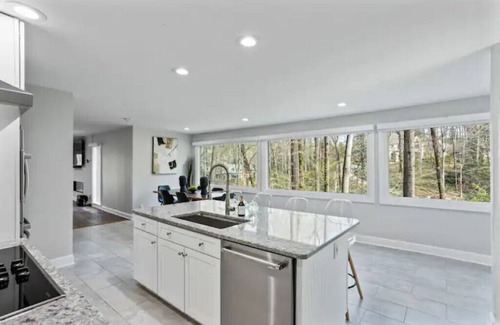 Randall Mill House | Luxury 3 bed buckhead home with freestanding tub