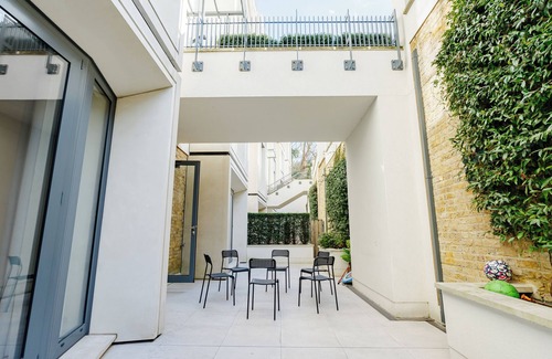Campden House | Luxury 3-Bed Duplex w/Garden | 3min to Holland Park