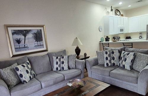 Hillcrest Estates Condo | Luxury 3-bed Large Condo-12-Kilometres to Disney World, Kingsize Bed, Beach Area