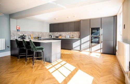 Norwich Apartment | Luxury 3 Bed Penthouse with Off Street Parking