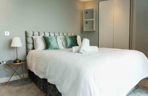 Portsmouth Apartment | Luxury 3 Bedroom 3 Bathroom Balcony Apartment - Gunwharf Quays Apartments