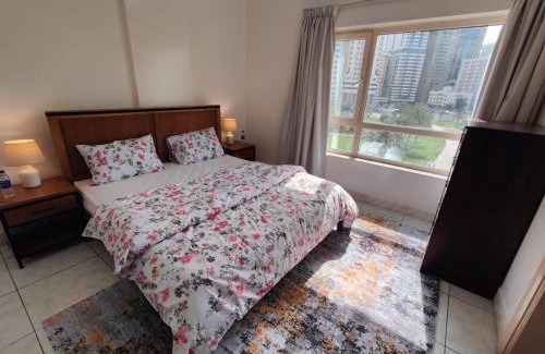 Al Majaz Apartment | Luxury 3-Bedroom Apartment with Garden View opposite to Safiya Park
