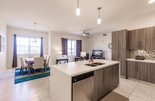 Majestic Palms Condo | Luxury 3 Bedroom Penthouse w/Pool Close to Fort Myers Beach and Sanibel Island