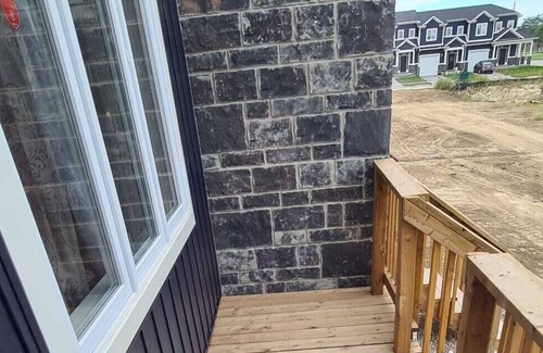 London House | Luxury 3-Bedroom townhouse close to UWO/Hospital