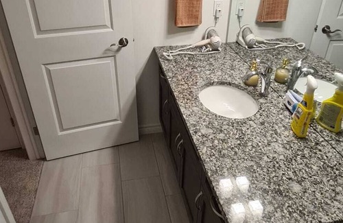 London House | Luxury 3-Bedroom townhouse close to UWO/Hospital