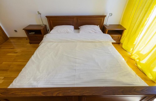 Lypky Apartment | Luxury 3 Bedrooms - Next to Arena