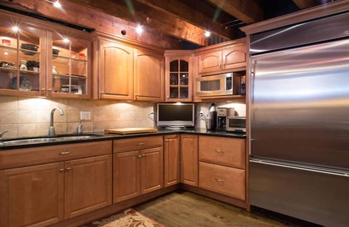 Shawmut Condo | Luxury 3 Br/2.5 Ba + Private Patio on one of Boston's Most Desirable Streets