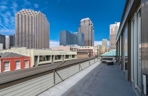 Central Business District Condo | Luxury 3 BR Penthouse with balcony in Downtown NOLA