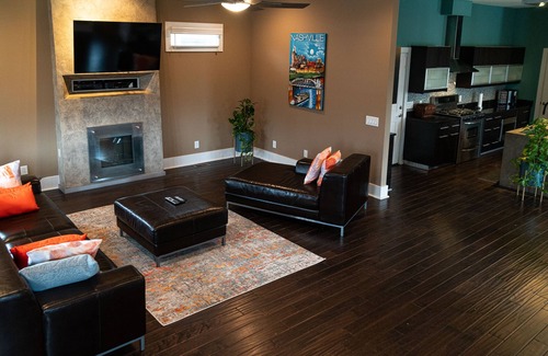 Germantown House | Luxury 3000 sq ft home minutes to Downtown Nashville, Lower Broadway & much more