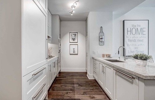 Central Waterfront Condo | Luxury 3bd-3 bath condo with spectacular views 🌅 of the Lake & Toronto islands.