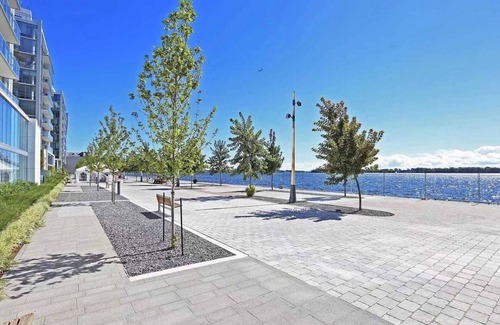 Central Waterfront Condo | Luxury 3bd-3 bath condo with spectacular views 🌅 of the Lake & Toronto islands.