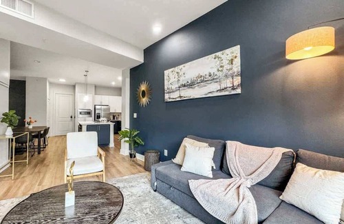 Deep Ellum Apartment | Luxury 3BD | DT Deep Ellum | 5 Beds | Free Parking