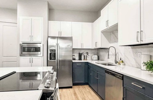 Deep Ellum Apartment | Luxury 3BD | DT Deep Ellum | 5 Beds | Free Parking