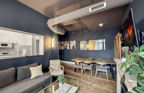 Old City Apartment | Luxury 3BD | Old CIty | 6 Beds | Betsey Ross House