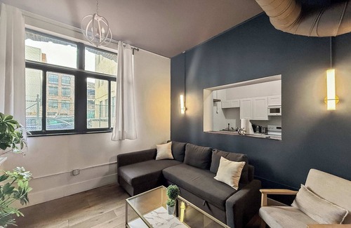 Old City Apartment | Luxury 3BD | Old CIty | 6 Beds | Betsey Ross House