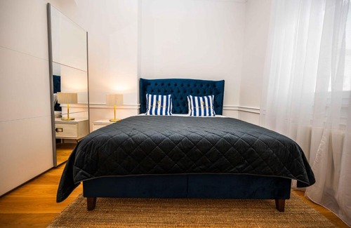 Old Town Apartment | Luxury 3BDR Suite- Maison Imperial