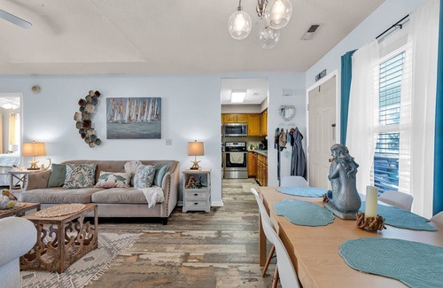 Windy Hill Cottage | Luxury 3BR/2BA Private Home 2 Blocks from the Beach, Pool & 7 Night Minimum