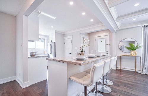 Burlington House | Luxury 3BR Getaway 5 Min to Lake Big Yard Fun