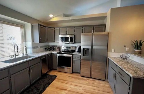 Southwest Ada County Alliance House | Luxury 3BR Home, Comfy 🛌, WiFi, Quiet, Near
