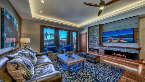 South Lake Tahoe Apartment | Luxury 3Br Residence Steps From Heavenly Village & Gondola Condo