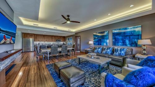 South Lake Tahoe Apartment | Luxury 3Br Residence Steps From Heavenly Village & Gondola Condo