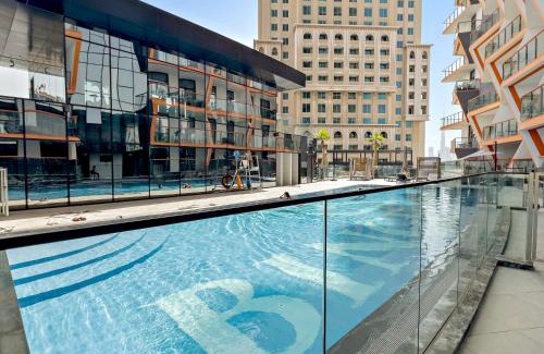 Jadaf Apartment | Luxury 3BR with Balcony - Minutes to Burj Khalifa & Dubai Mall