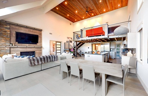 Cedar Glen House | Luxury 4,400-square-foot, lakefront home with heated driveway and two decks