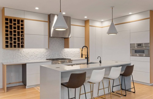 Villa Park House | Luxury 4 Bedroom 4.5 Bath Gourmet Kitchen Skyline: Broncos, Sloan's, Central