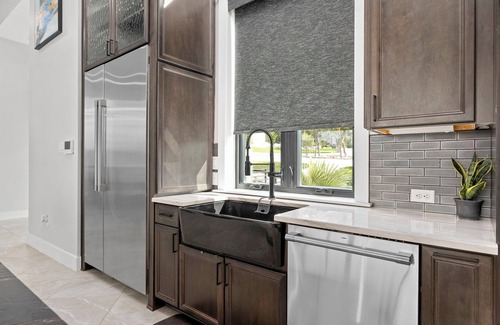 San Antonio House | LUXURY 4-bedroom house with pool, BBQ Area, Outdoor pool table and Guest house