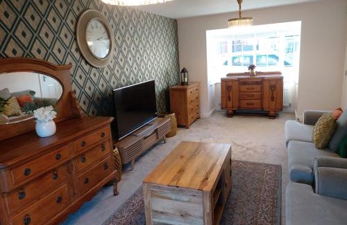 Birch Villa | Luxury 4 Bedrooms Detached House Free Multi Cars Parking - Easy Access To Mancheater City Football Ground - Manchester City Centre & Motorways