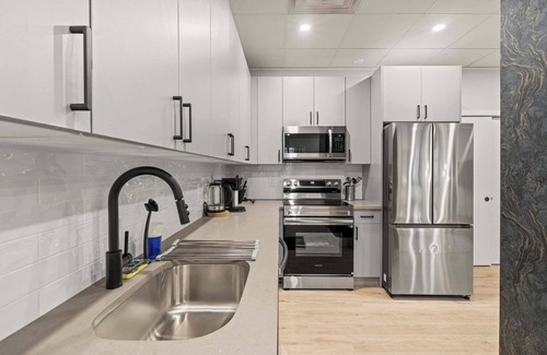 Center City Apartment | Luxury 4BD | Center City | 5 Beds | By JFK plaza