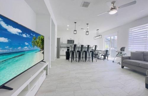 Windwood Bay Villa | Luxury 4Bd Home Near Disney with Pool -1653