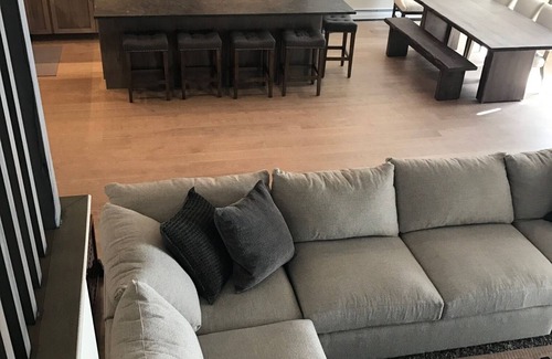 West Dover House | Luxury 4BR Townhome at the Hermitage, only 4 Miles to Mount Snow