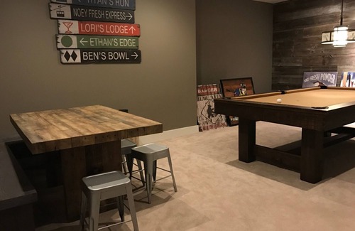 West Dover House | Luxury 4BR Townhome at the Hermitage, only 4 Miles to Mount Snow