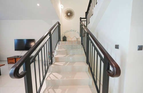 Dubai Apartment | Luxury 4BR Villa With Private Garden