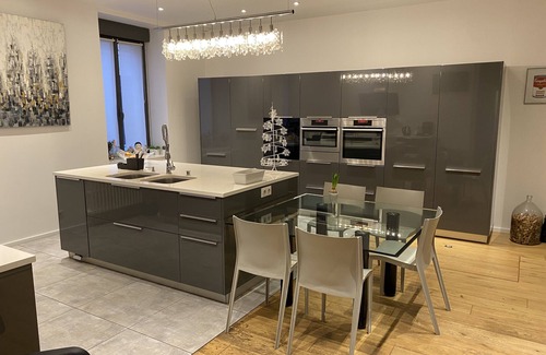 Albi Villa | Luxury 5-Bed Albi Villa: Heated Pool & Gourmet BBQ