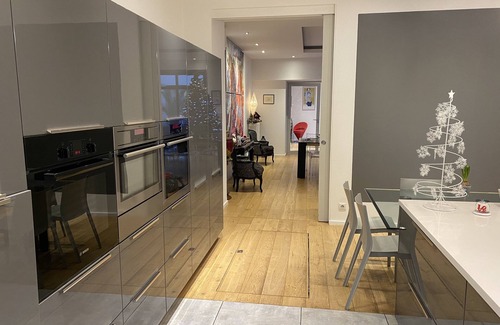 Albi Villa | Luxury 5-Bed Albi Villa: Heated Pool & Gourmet BBQ