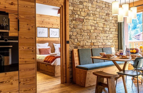Les Allues House | Luxury 5-Bed Chalet Near Slopes, Sleeps 12, Fireplace, and Covered Parking