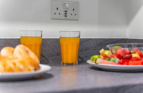Birmingham City Centre Apartment | Luxury 5 bedroom House With FREE Parking and Pool Table