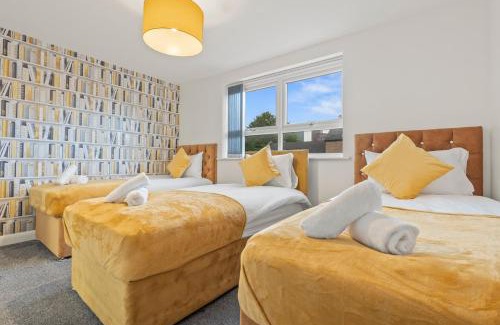 Birmingham City Centre Apartment | Luxury 5 bedroom House With FREE Parking and Pool Table