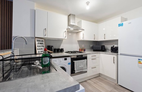 Birmingham City Centre House | Luxury 5 bedroom Townhouse with pool table and FREE Parking