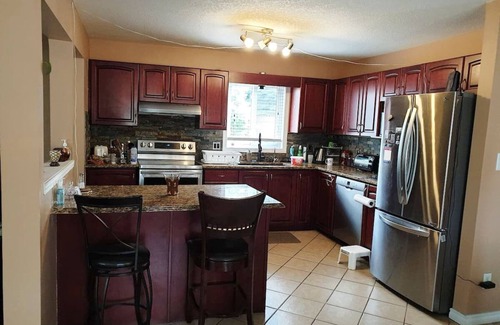 Highland West House | Luxury 5 Bedroom Vacation Home Near The Boardwalk