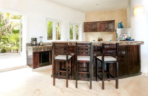 Chunhuhub Villa | Luxury 5-BR Beachfront Home in Tulum Casa Sofia