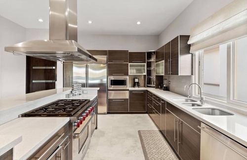 Palmilla House | Luxury 5 BR Villa Palmilla Estates with Golf Cart