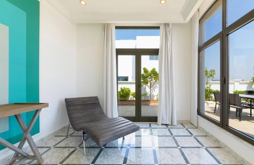 Palm Jumeirah Villa | Luxury 5 BR Villa w/Private Beach & Pool