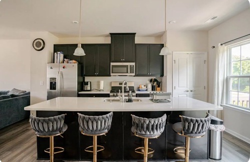 Northeast Raleigh House | Luxury 5 Star ~ 3 Bedroom Home in the Heart of RDU