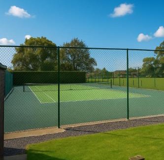 Northallerton House | Luxury 5 Star Holiday House with floodlit Tennis court - BRAND NEW