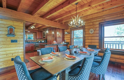 Gatlinburg - Pigeon Forge Cabin | Luxury 5000sqft 6 Acre Lodge with Views, Wildlife, 2 Game Rooms & Fast Internet!